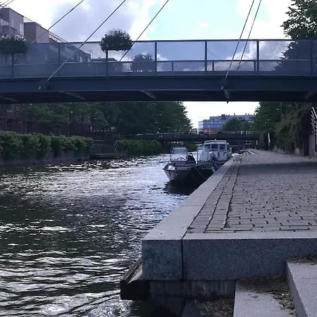 - Nearby Centrum & Metro Appartement *